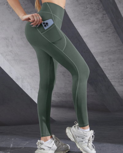 Pantalon pour yoga femme vert - mise en contexte - CHIC EN PANTALON